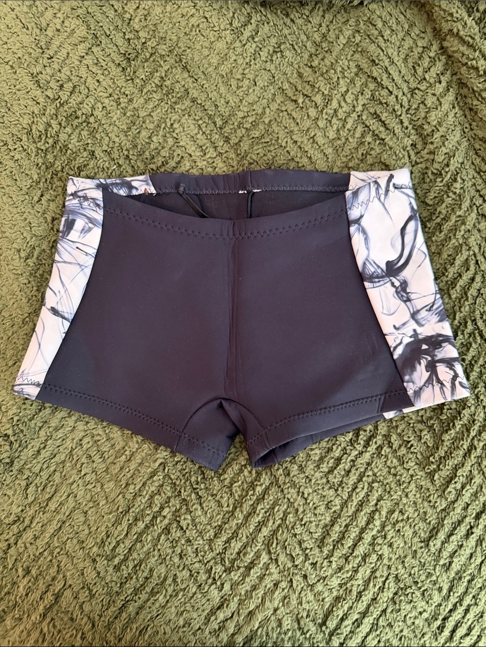 Rip Curl G Bomb Wetsuit 1mm Shorts with Marble-Print Side Panels